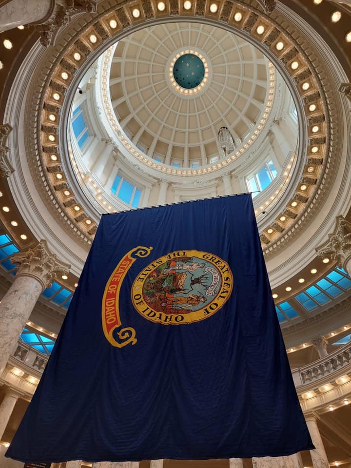 capitol rotunda and flag